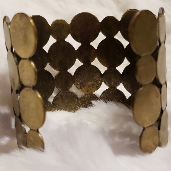 Dark Gold Tone Metal Circle Formed Open Back Bracelet 7inch cir. - Picture 4 of 4